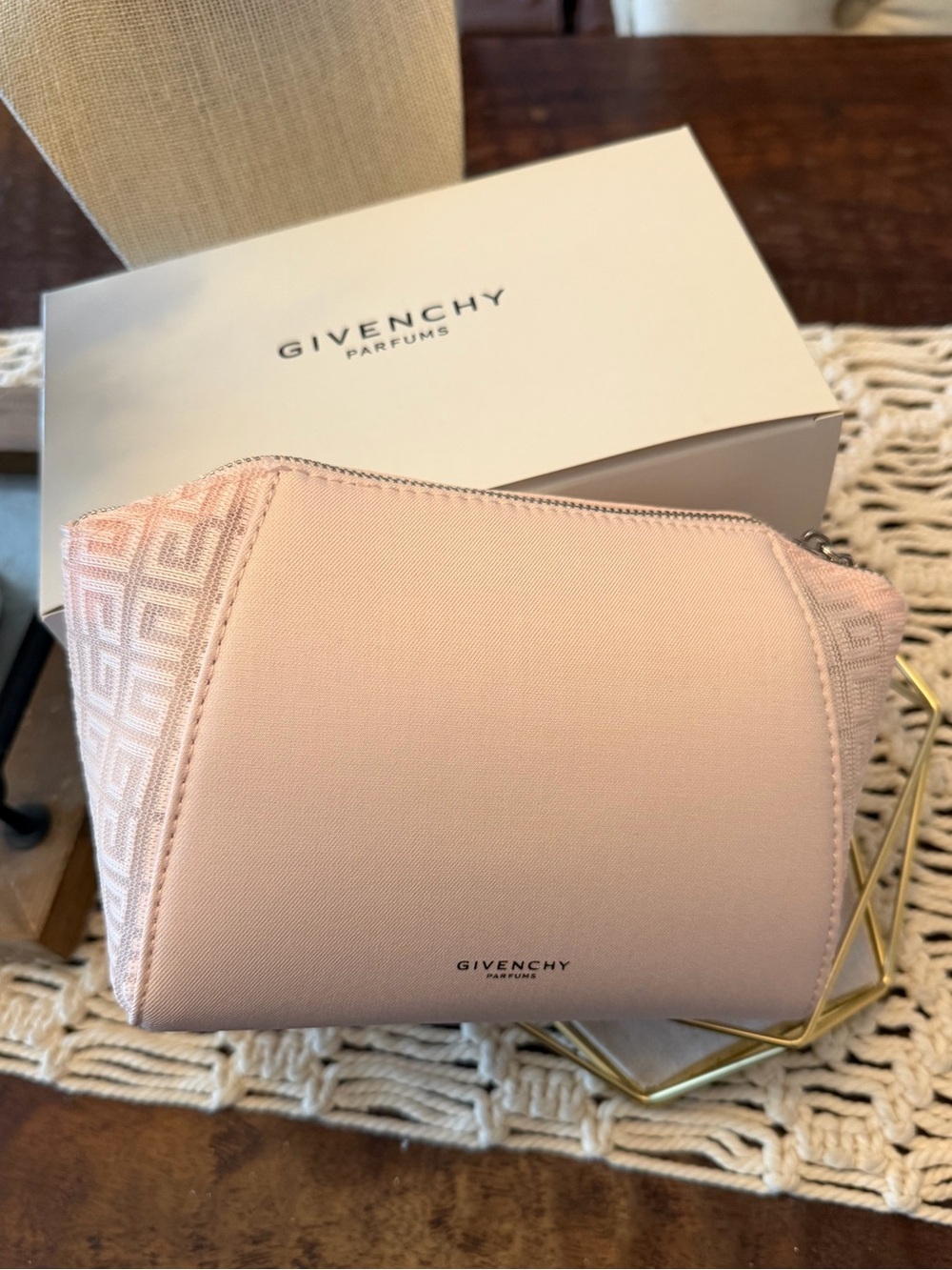 Givenchy Makeup Pouch - Pink - New In Box - Picture 3 of 4